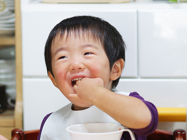 1歳頃からの手づかみ食べ