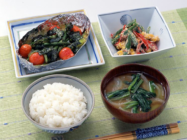 小松菜と玉ねぎのみそ汁 食べる 産後ママの栄養レシピ ほほえみクラブ 育児応援サイト