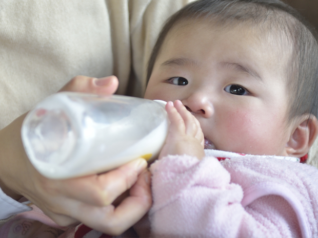 赤ちゃんに必要なミルクの量を知ろう 尋ねる ミルクに関するq A ほほえみクラブ 育児応援サイト