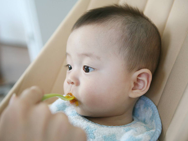 離乳食を始める時期の目安＜5ヵ月・6ヵ月＞