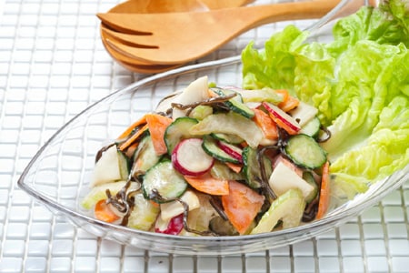 野菜と塩昆布のヨーグルト浅漬け風サラダ