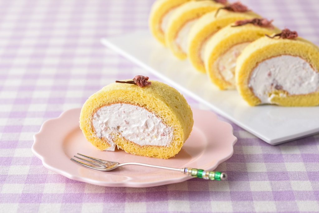 桜の米粉ロールケーキ