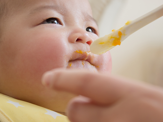 食べさせ方・スプーンの使い方