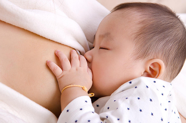 【医師監修】新生児が寝ない理由とは？寝かしつけるコツや対策について