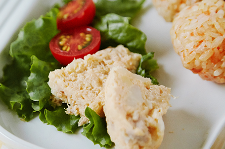 ツナとじゃがいものオムレツ盛り付け例