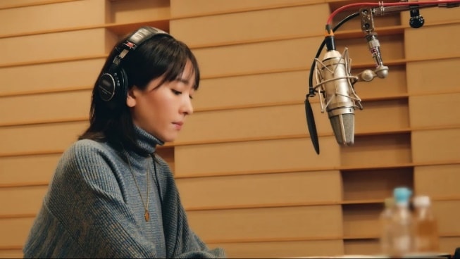 画像：新垣結衣さんの新作音声CM撮影風景