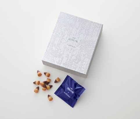 画像：meijiたけのこの里×chez Shibata柚子香るヘーゼルプラリネ ロレーヌ岩塩使用110g（10袋）の商品パッケージと商品