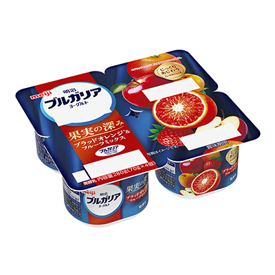 画像：明治ブルガリアヨーグルト 果実の深み ブラッドオレンジ&フルーツミックスの商品パッケージ