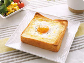 目玉焼きチーズトースト