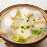 白菜と豆腐の白味噌豆乳カマンベール鍋