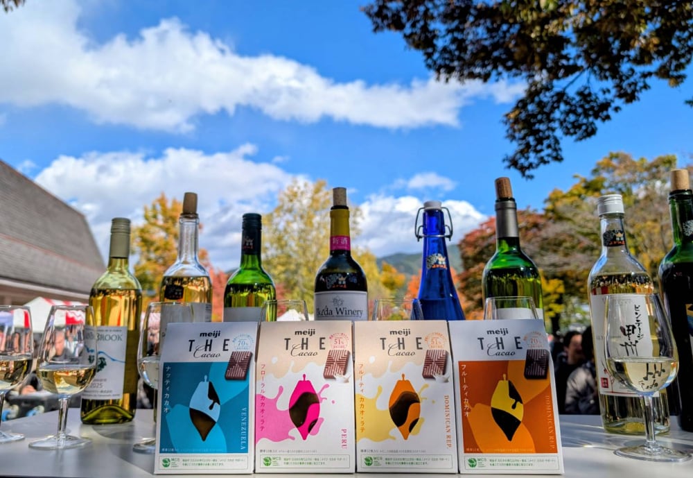 新酒の季節に、カカオの香りを添えて。
勝沼「ぶどうの丘」で出会うマリアージュ体験