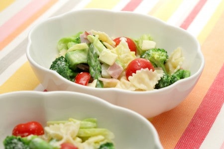 温野菜とパスタのサラダ
