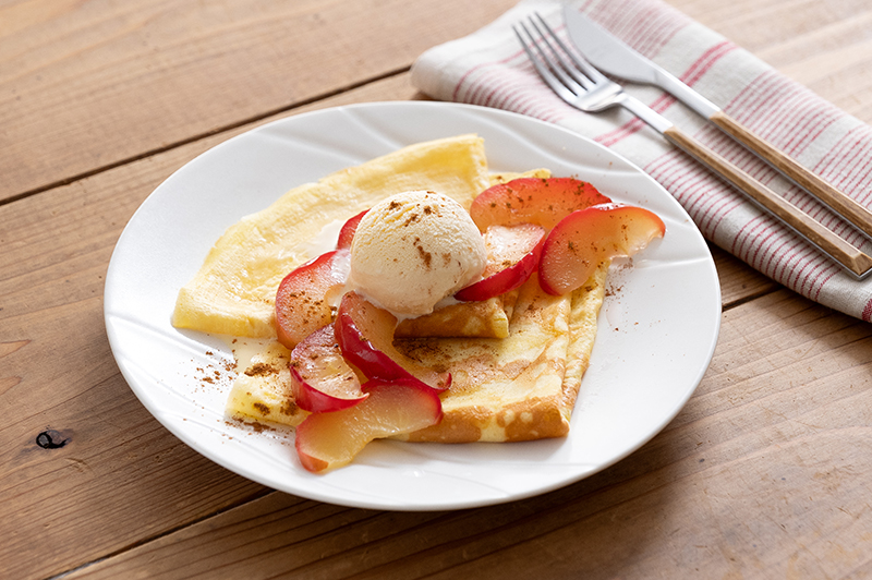 りんごのクレープ　アイス添え