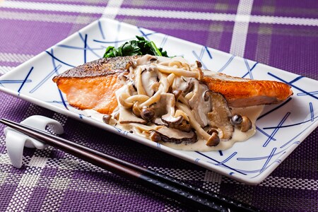 鮭のムニエル きのこクリームソース 明治の食育 おすすめレシピ 明治の食育 株式会社 明治 Meiji Co Ltd 鮭のムニエル きのこクリームソース 明治の食育 おすすめレシピ 明治の食育 株式会社 明治 Meiji Co Ltd