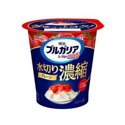写真:明治ブルガリアヨーグルト脂肪0 水切り濃縮プレーン いちごソース乗せ 100g