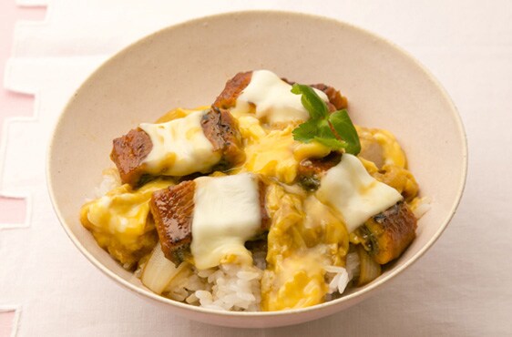 卵とじうなチーズ丼