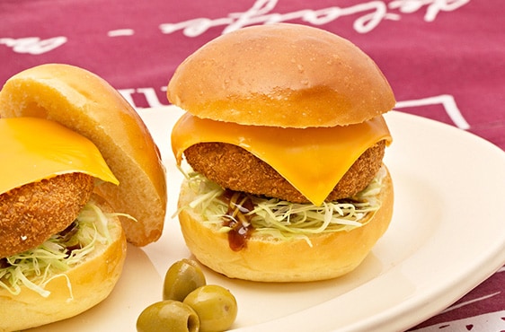 チーズメンチカツバーガー