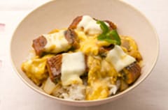 卵とじうなチーズ丼