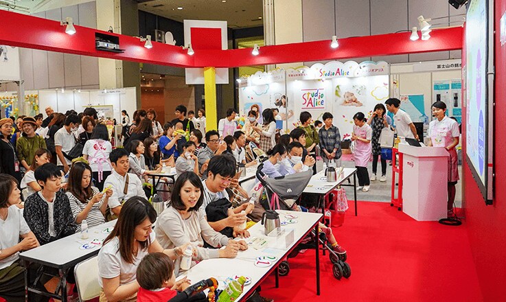 写真:MC栄養士による乳幼児栄養情報の普及活動