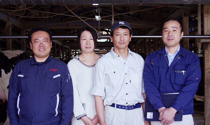 写真:宮田牧場酪農家の集合写真
