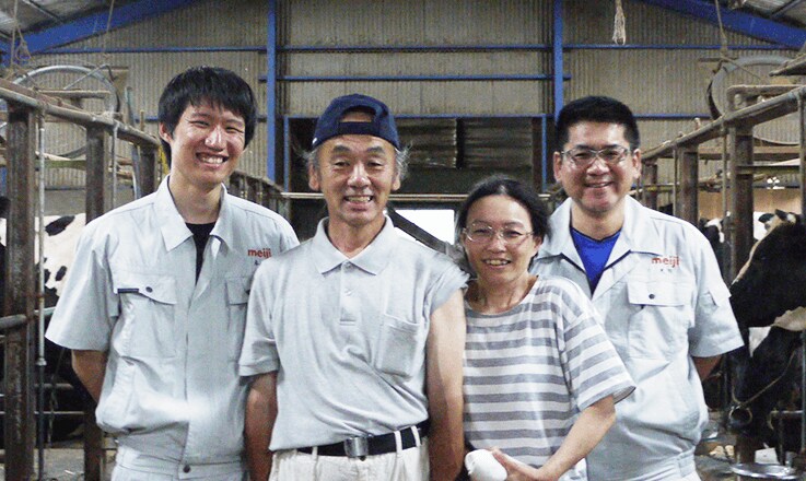 写真:大塚牧場酪農家の集合写真