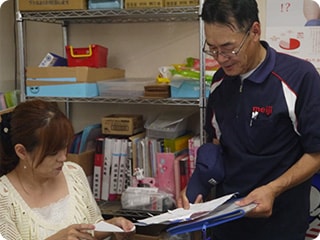 【写真】全国の明治宅配店に先駆け、全支店の事務機能を本店に集約